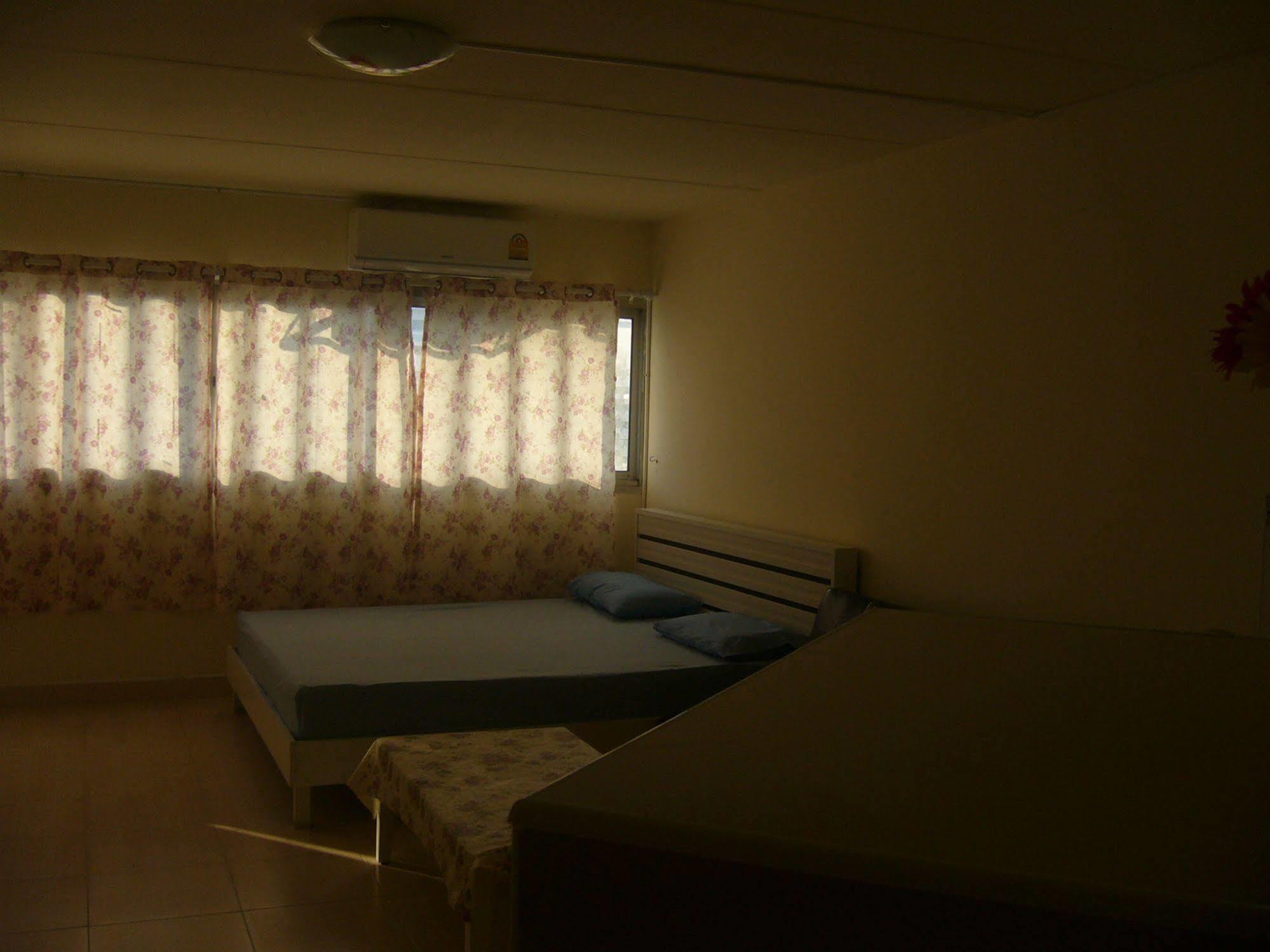 Impact Muang Thong Thani Service Condominium Pak Kret Esterno foto